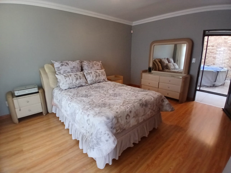 5 Bedroom Property for Sale in Sharon Park Gauteng