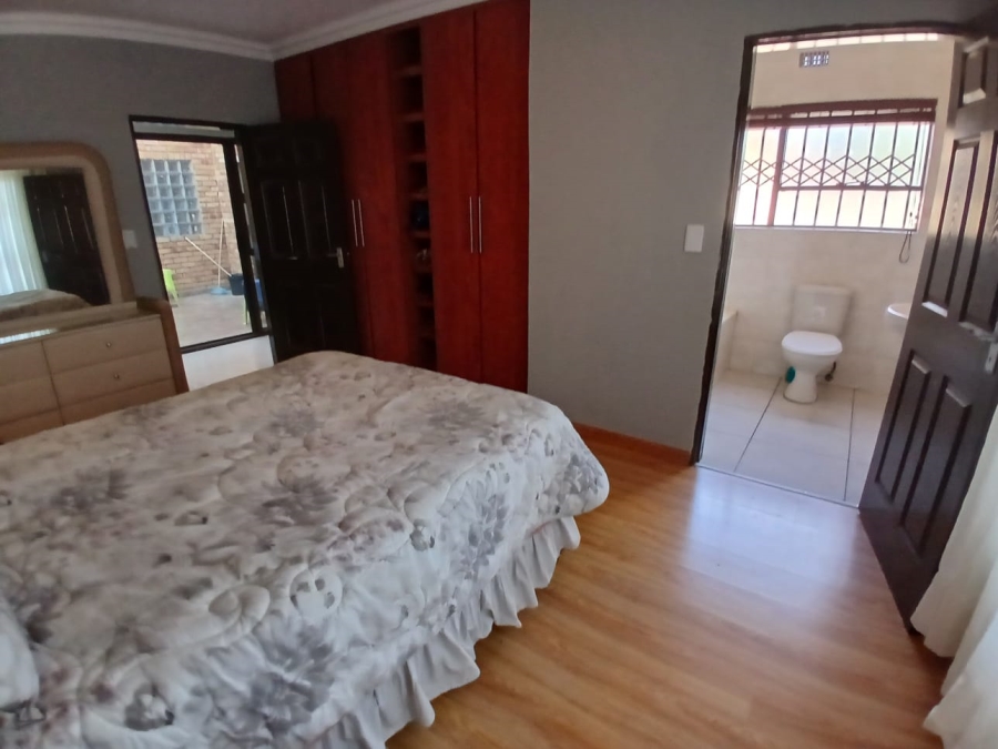 5 Bedroom Property for Sale in Sharon Park Gauteng