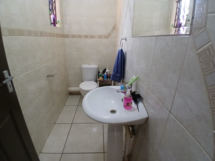 5 Bedroom Property for Sale in Sharon Park Gauteng