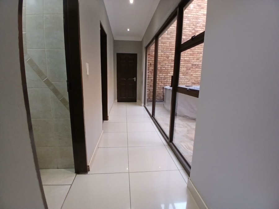 5 Bedroom Property for Sale in Sharon Park Gauteng