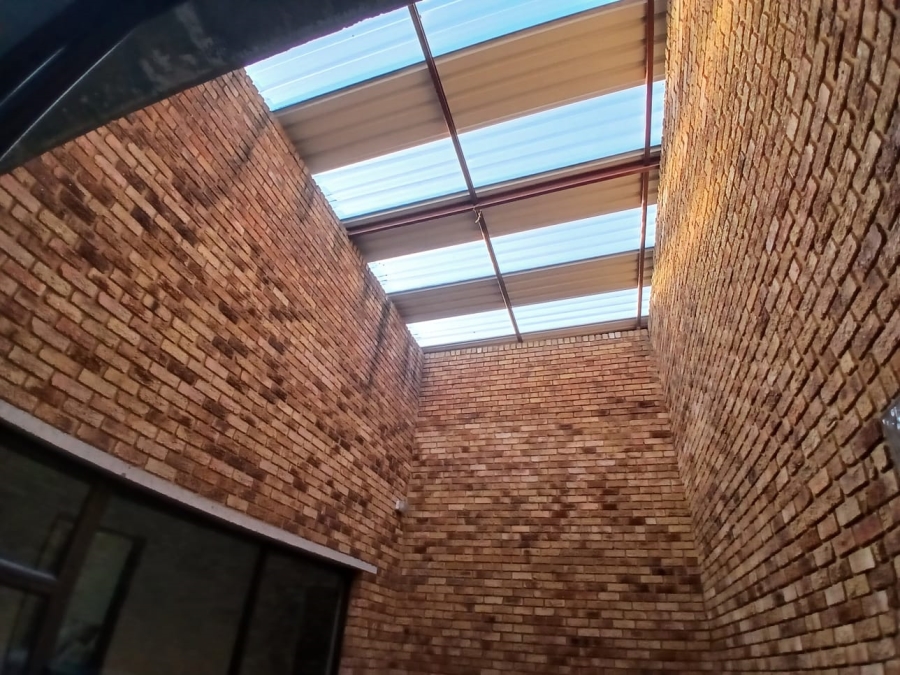 5 Bedroom Property for Sale in Sharon Park Gauteng