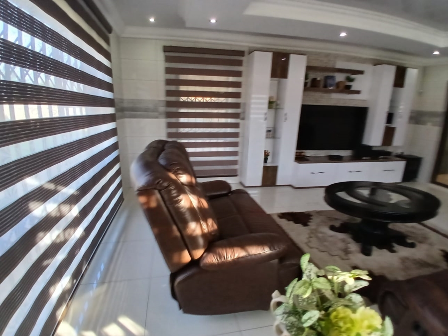 5 Bedroom Property for Sale in Sharon Park Gauteng