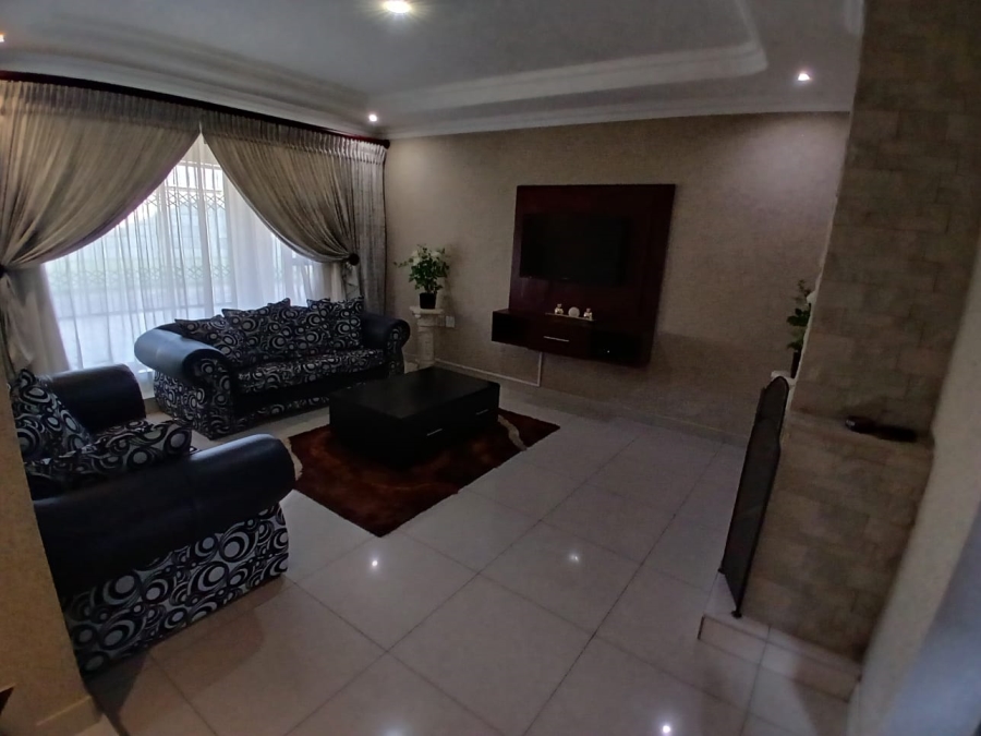 5 Bedroom Property for Sale in Sharon Park Gauteng