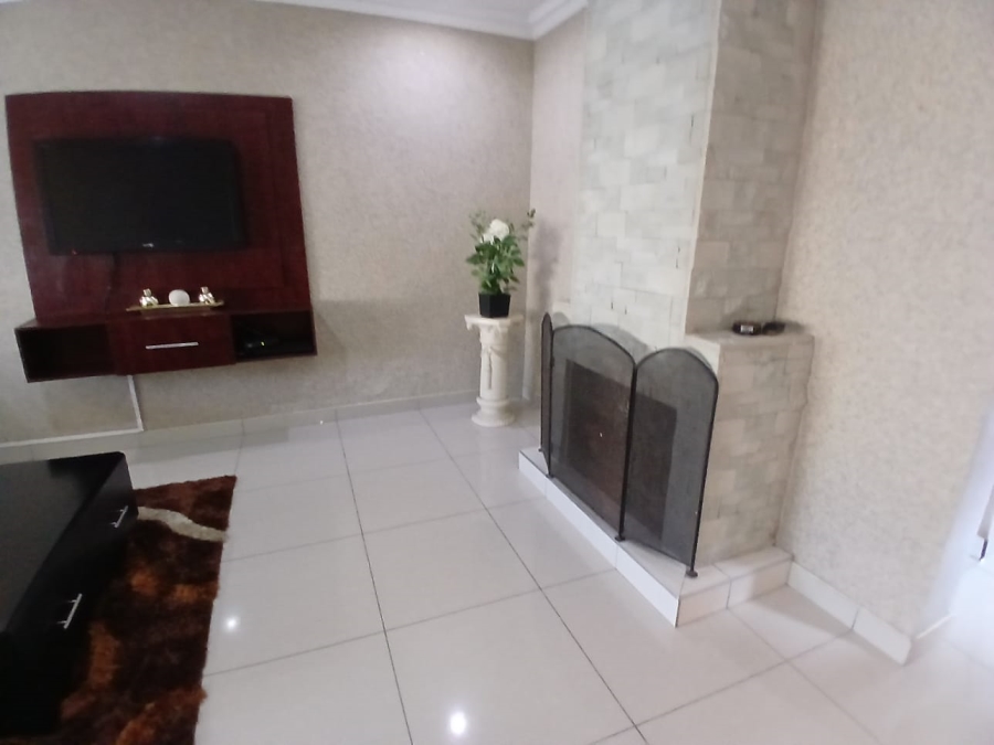 5 Bedroom Property for Sale in Sharon Park Gauteng