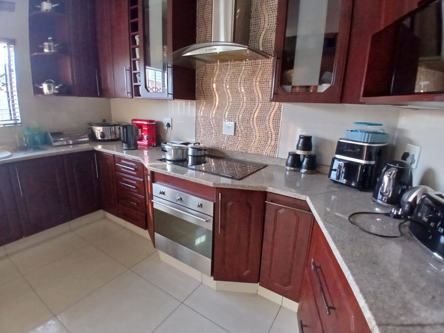5 Bedroom Property for Sale in Sharon Park Gauteng
