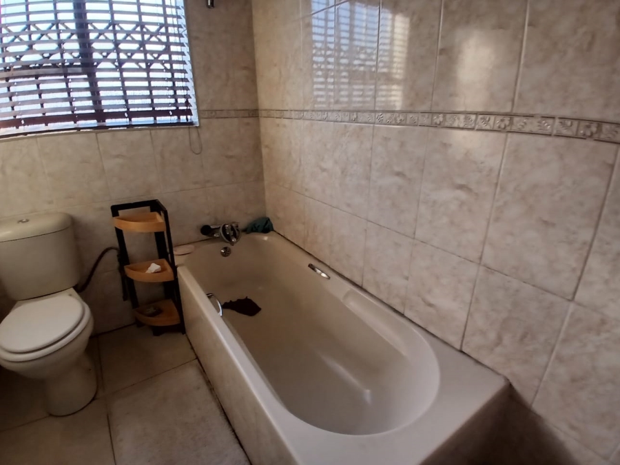 5 Bedroom Property for Sale in Sharon Park Gauteng