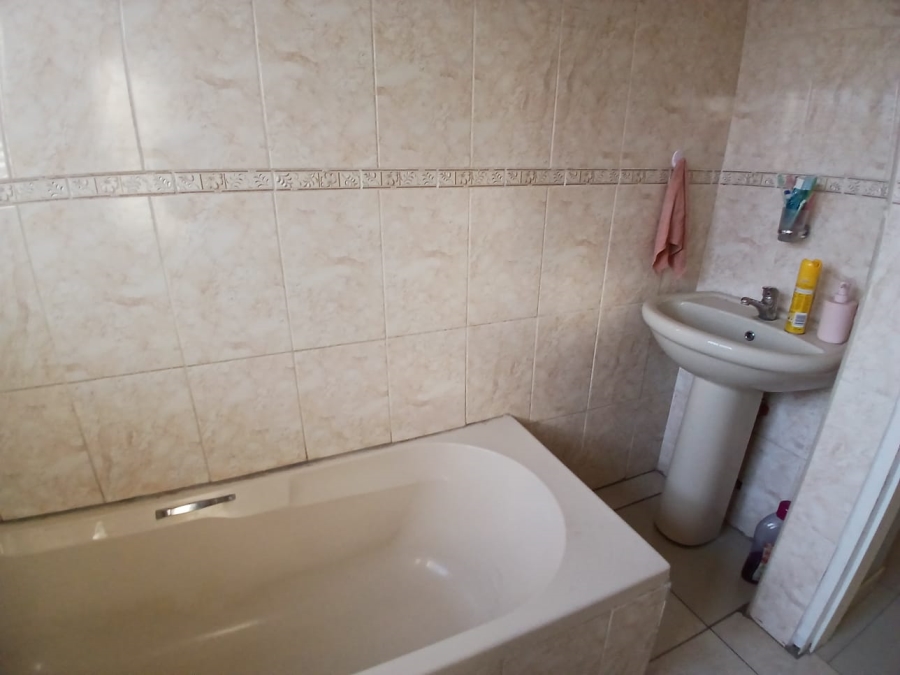 5 Bedroom Property for Sale in Sharon Park Gauteng