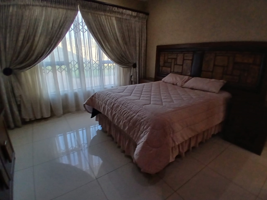 5 Bedroom Property for Sale in Sharon Park Gauteng