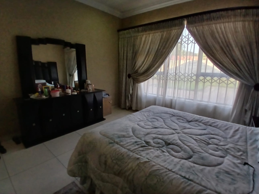 5 Bedroom Property for Sale in Sharon Park Gauteng