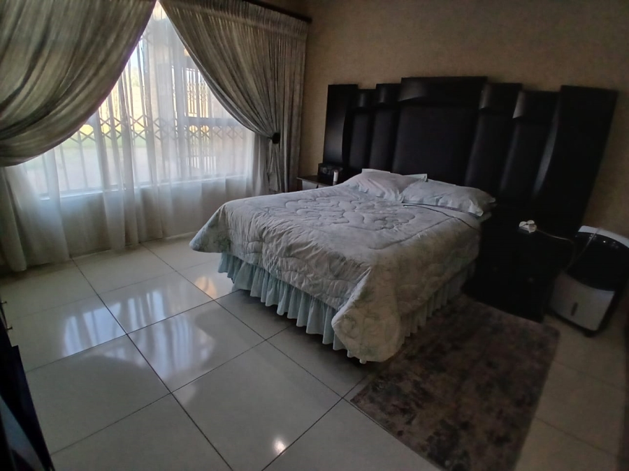 5 Bedroom Property for Sale in Sharon Park Gauteng