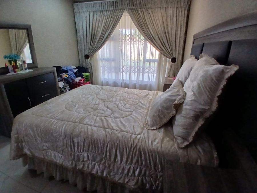 5 Bedroom Property for Sale in Sharon Park Gauteng