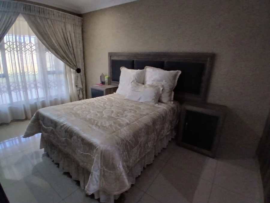 5 Bedroom Property for Sale in Sharon Park Gauteng