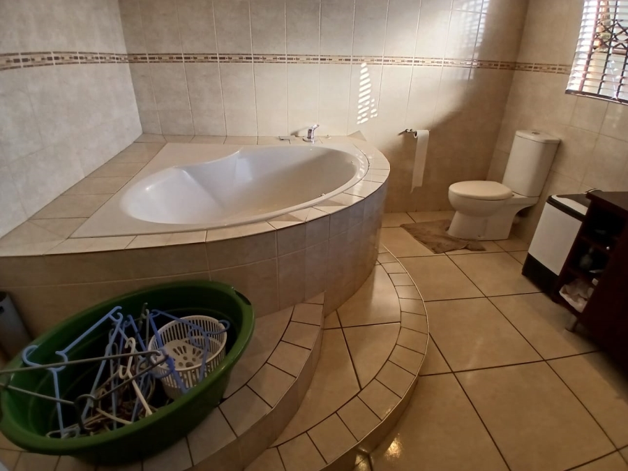 5 Bedroom Property for Sale in Sharon Park Gauteng