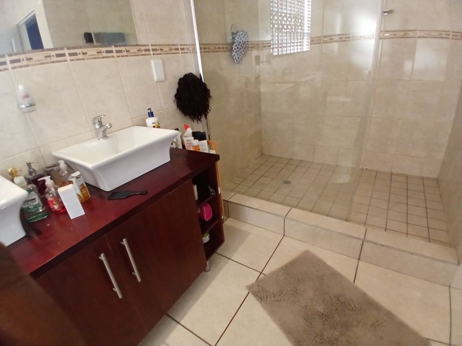 5 Bedroom Property for Sale in Sharon Park Gauteng