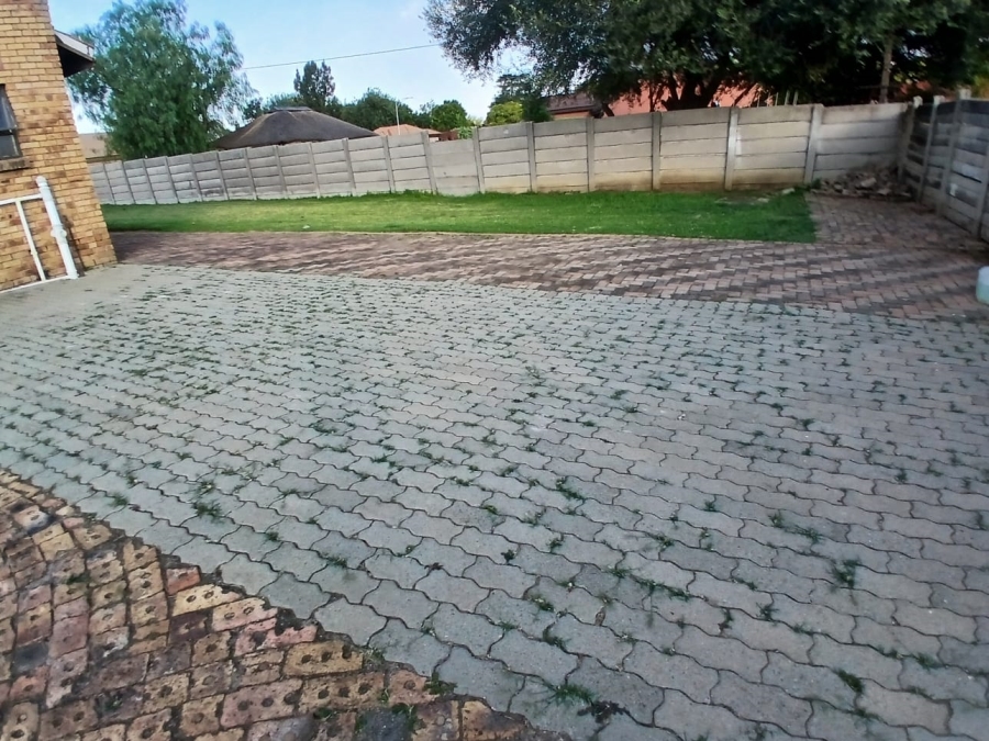 5 Bedroom Property for Sale in Sharon Park Gauteng