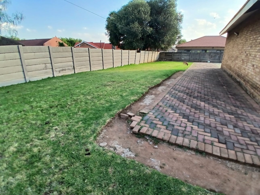 5 Bedroom Property for Sale in Sharon Park Gauteng
