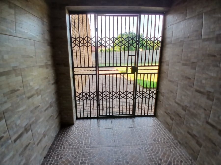 5 Bedroom Property for Sale in Sharon Park Gauteng