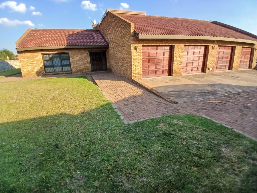 5 Bedroom Property for Sale in Sharon Park Gauteng