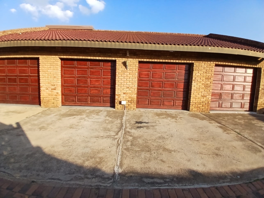 5 Bedroom Property for Sale in Sharon Park Gauteng