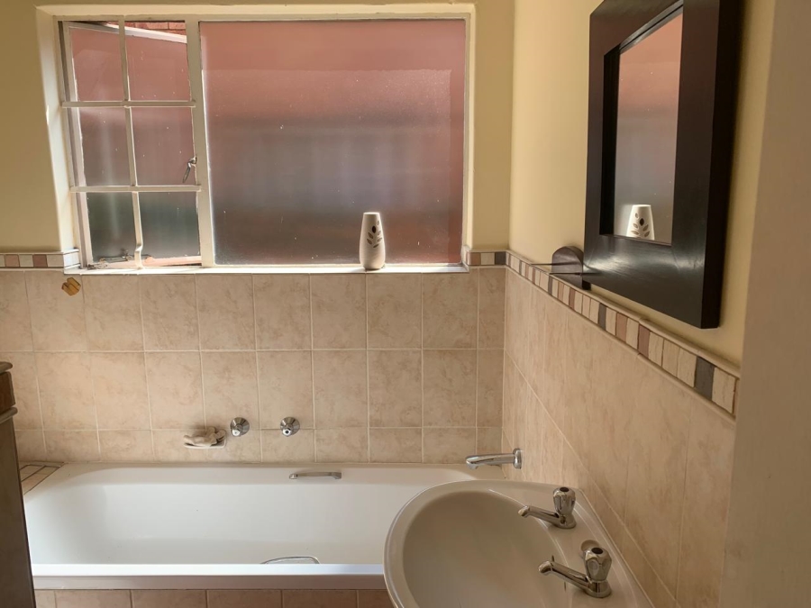 2 Bedroom Property for Sale in Noordwyk Gauteng
