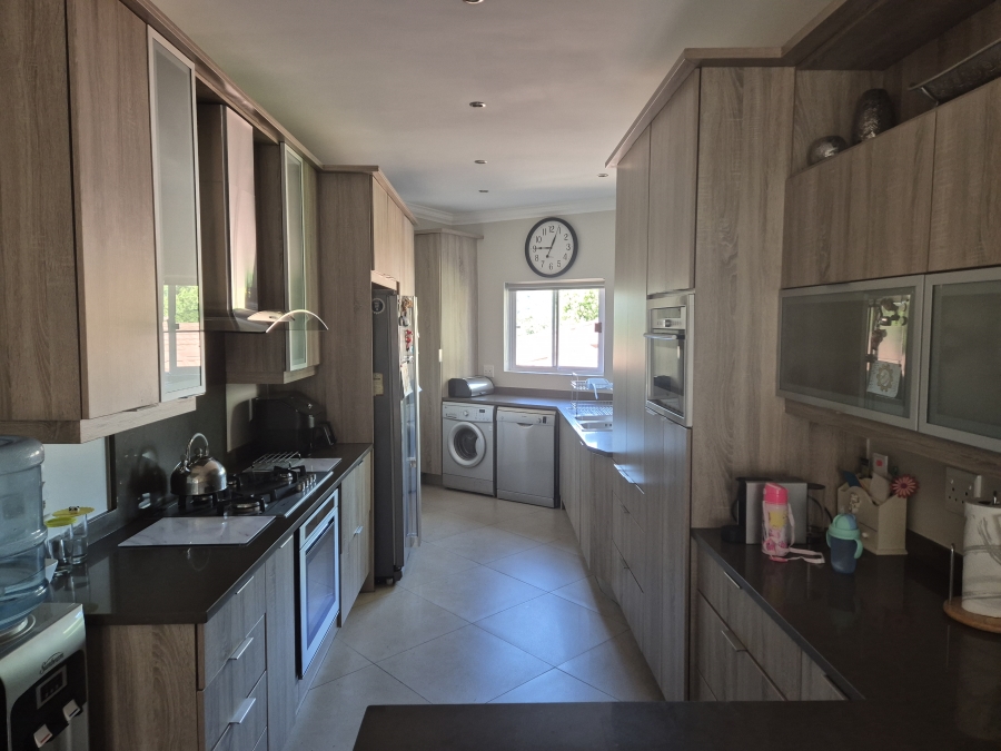 5 Bedroom Property for Sale in Bassonia Gauteng