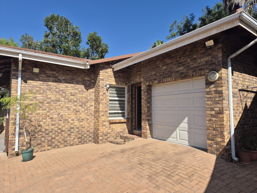 5 Bedroom Property for Sale in Bassonia Gauteng
