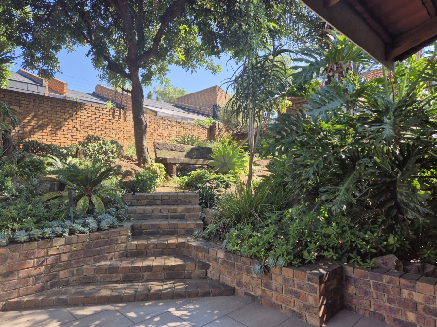 5 Bedroom Property for Sale in Bassonia Gauteng