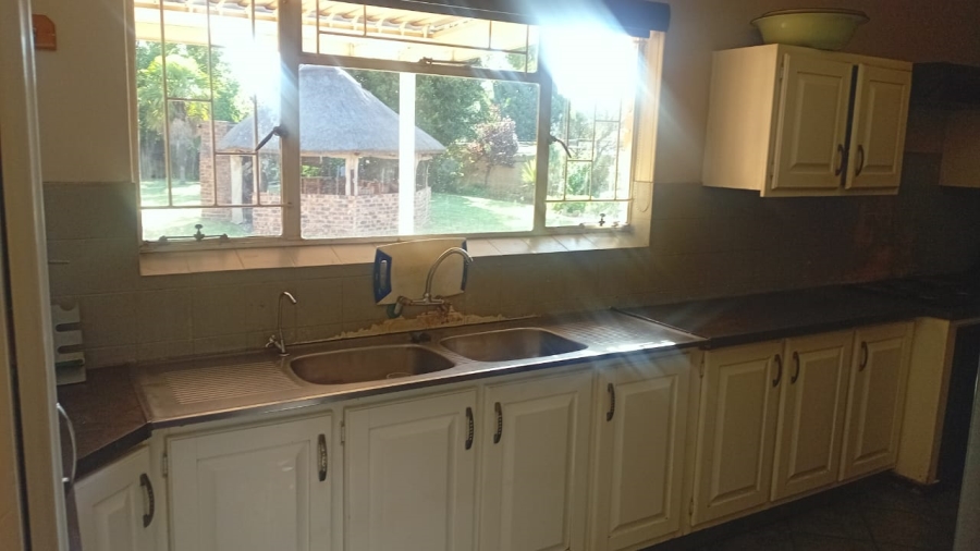 6 Bedroom Property for Sale in Three Rivers East Gauteng