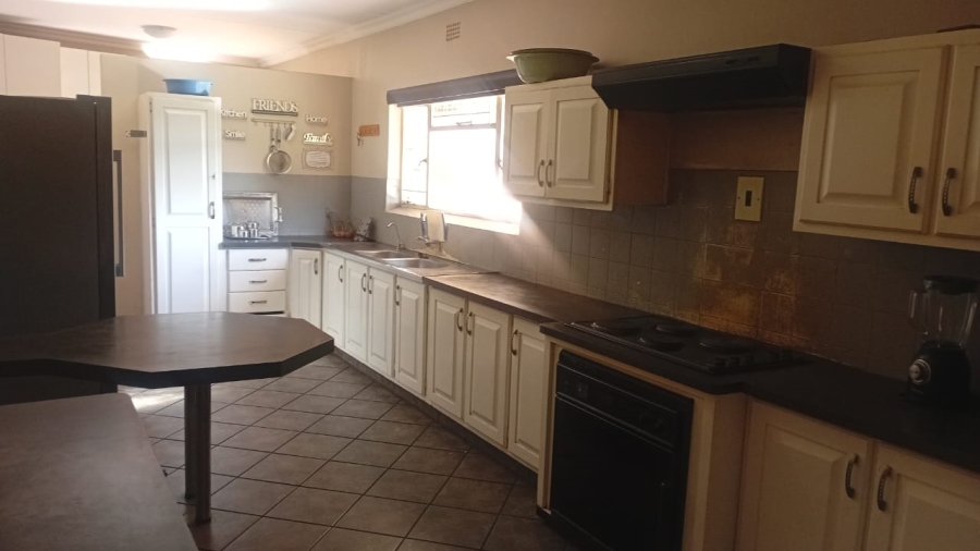 6 Bedroom Property for Sale in Three Rivers East Gauteng