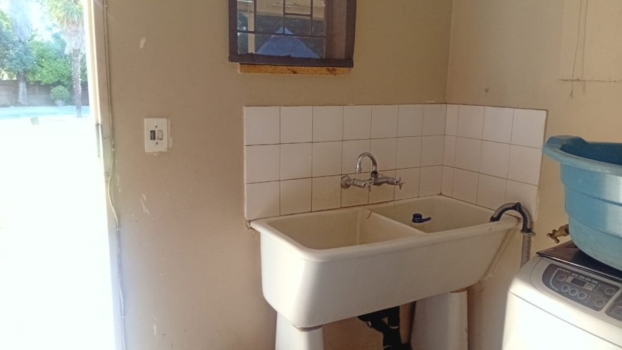 6 Bedroom Property for Sale in Three Rivers East Gauteng