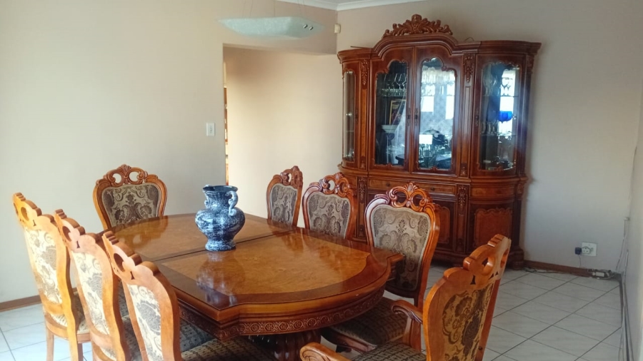 6 Bedroom Property for Sale in Three Rivers East Gauteng