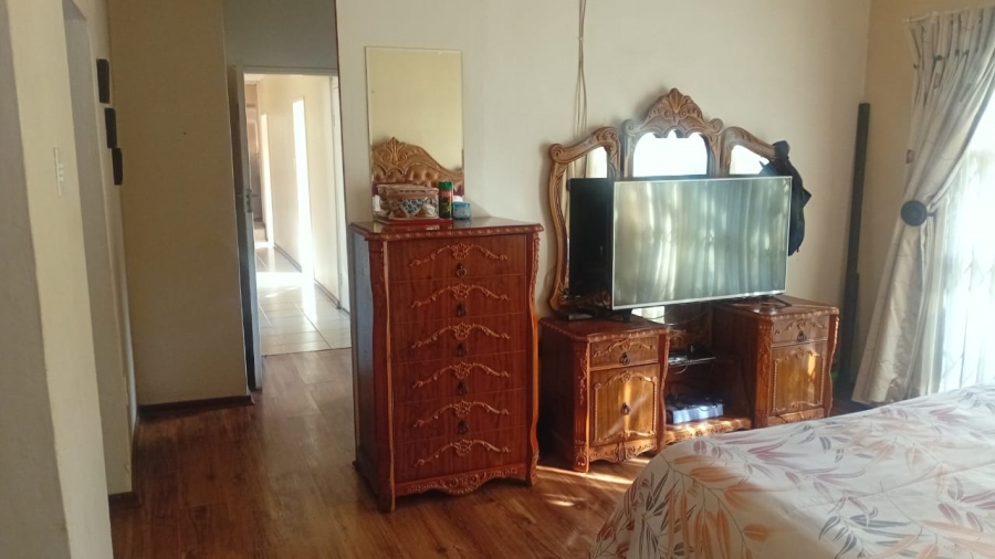 6 Bedroom Property for Sale in Three Rivers East Gauteng