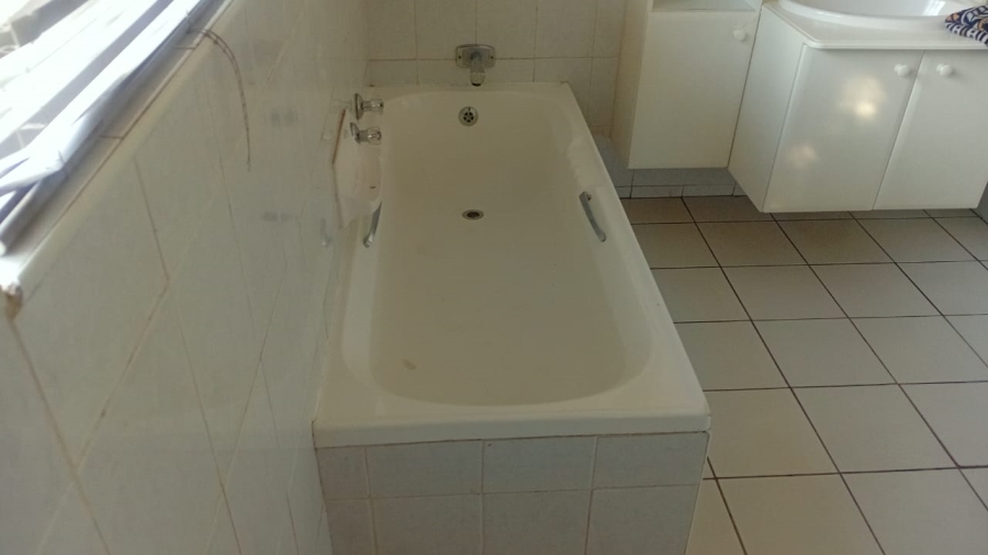 6 Bedroom Property for Sale in Three Rivers East Gauteng