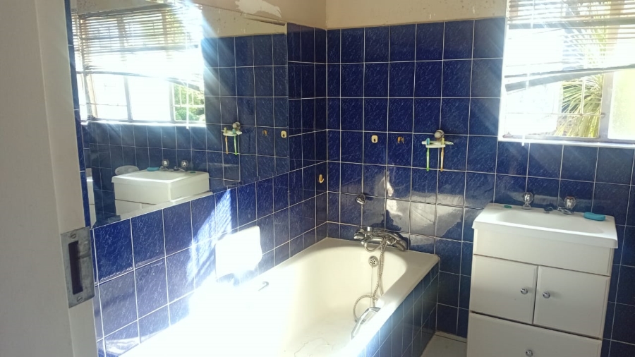 6 Bedroom Property for Sale in Three Rivers East Gauteng