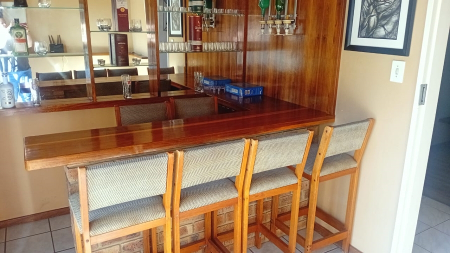 6 Bedroom Property for Sale in Three Rivers East Gauteng