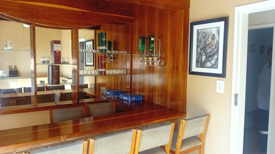 6 Bedroom Property for Sale in Three Rivers East Gauteng