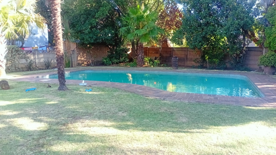 6 Bedroom Property for Sale in Three Rivers East Gauteng