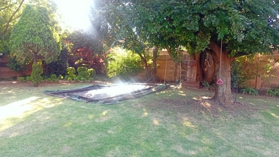 6 Bedroom Property for Sale in Three Rivers East Gauteng