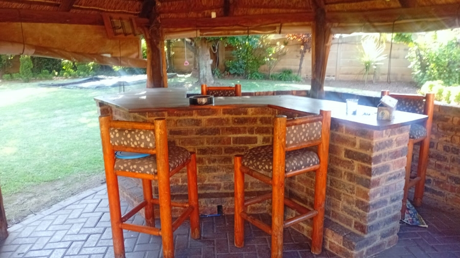 6 Bedroom Property for Sale in Three Rivers East Gauteng