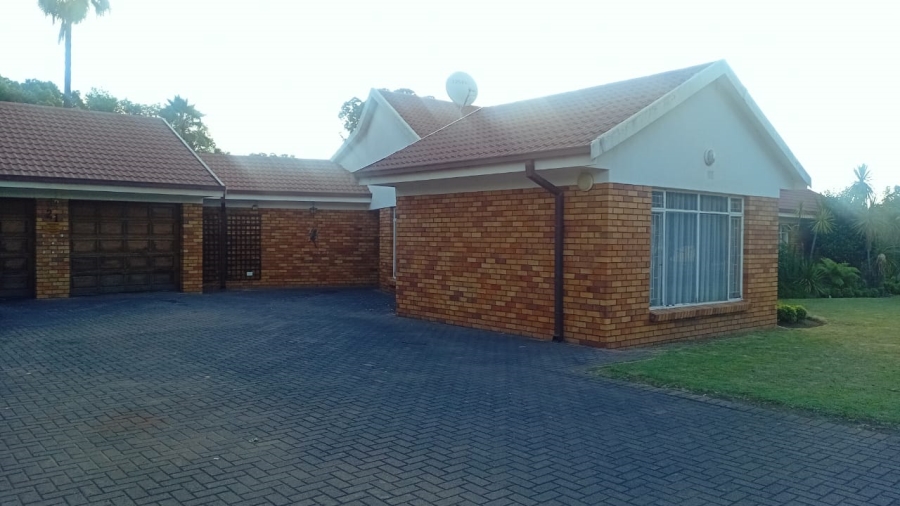 6 Bedroom Property for Sale in Three Rivers East Gauteng