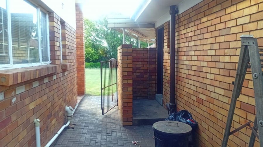 6 Bedroom Property for Sale in Three Rivers East Gauteng