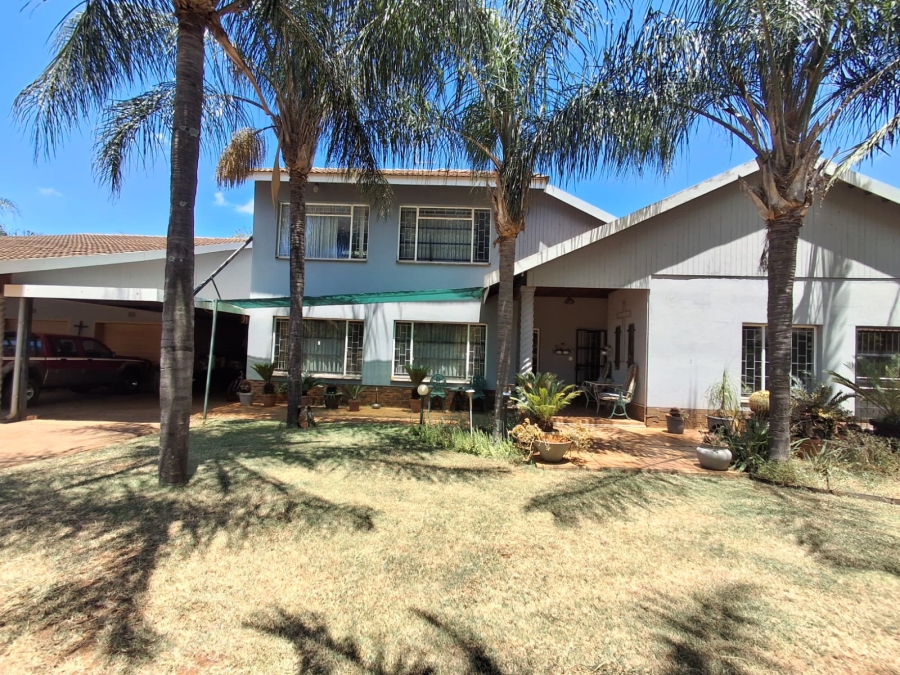 5 Bedroom Property for Sale in Theresa Park Gauteng