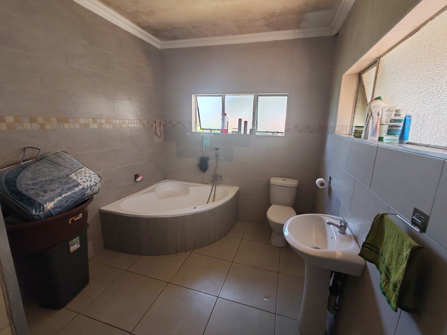 5 Bedroom Property for Sale in Danville Gauteng