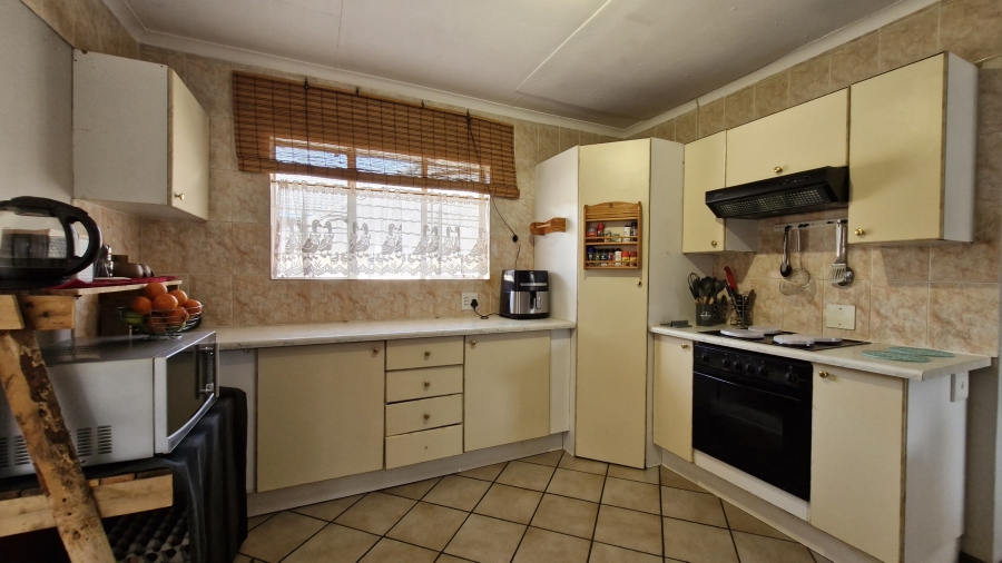 3 Bedroom Property for Sale in Rooihuiskraal North Gauteng