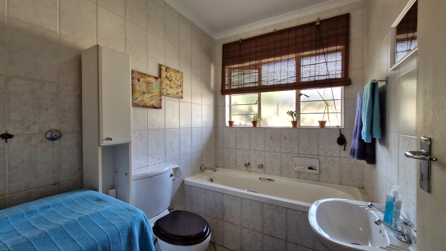 3 Bedroom Property for Sale in Rooihuiskraal North Gauteng