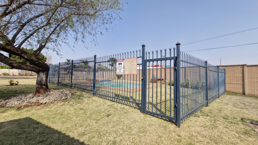 3 Bedroom Property for Sale in Rooihuiskraal North Gauteng