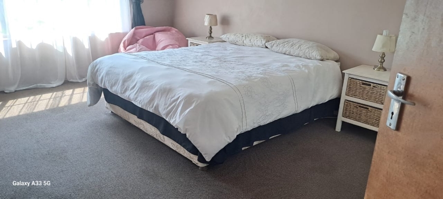 4 Bedroom Property for Sale in Lodeyko Gauteng