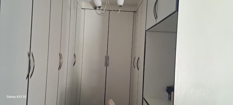 4 Bedroom Property for Sale in Lodeyko Gauteng