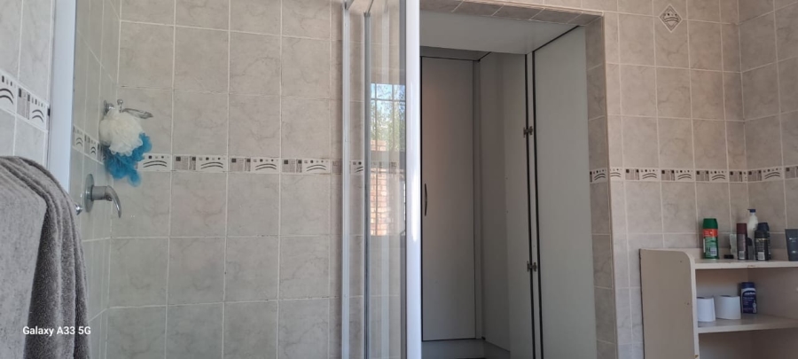 4 Bedroom Property for Sale in Lodeyko Gauteng