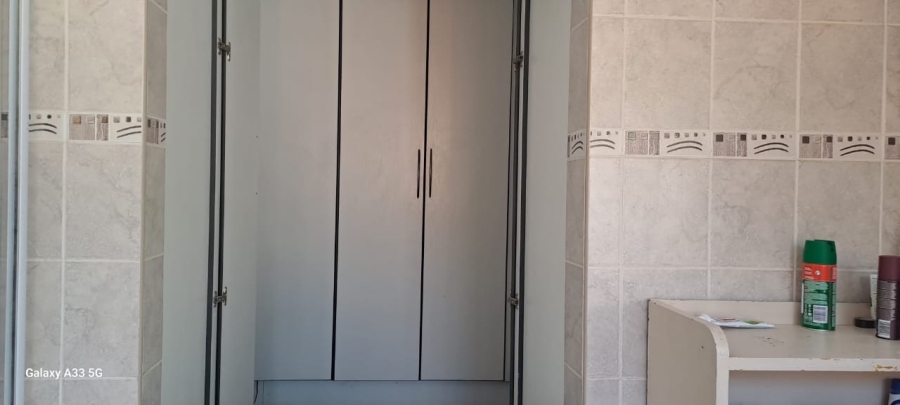 4 Bedroom Property for Sale in Lodeyko Gauteng